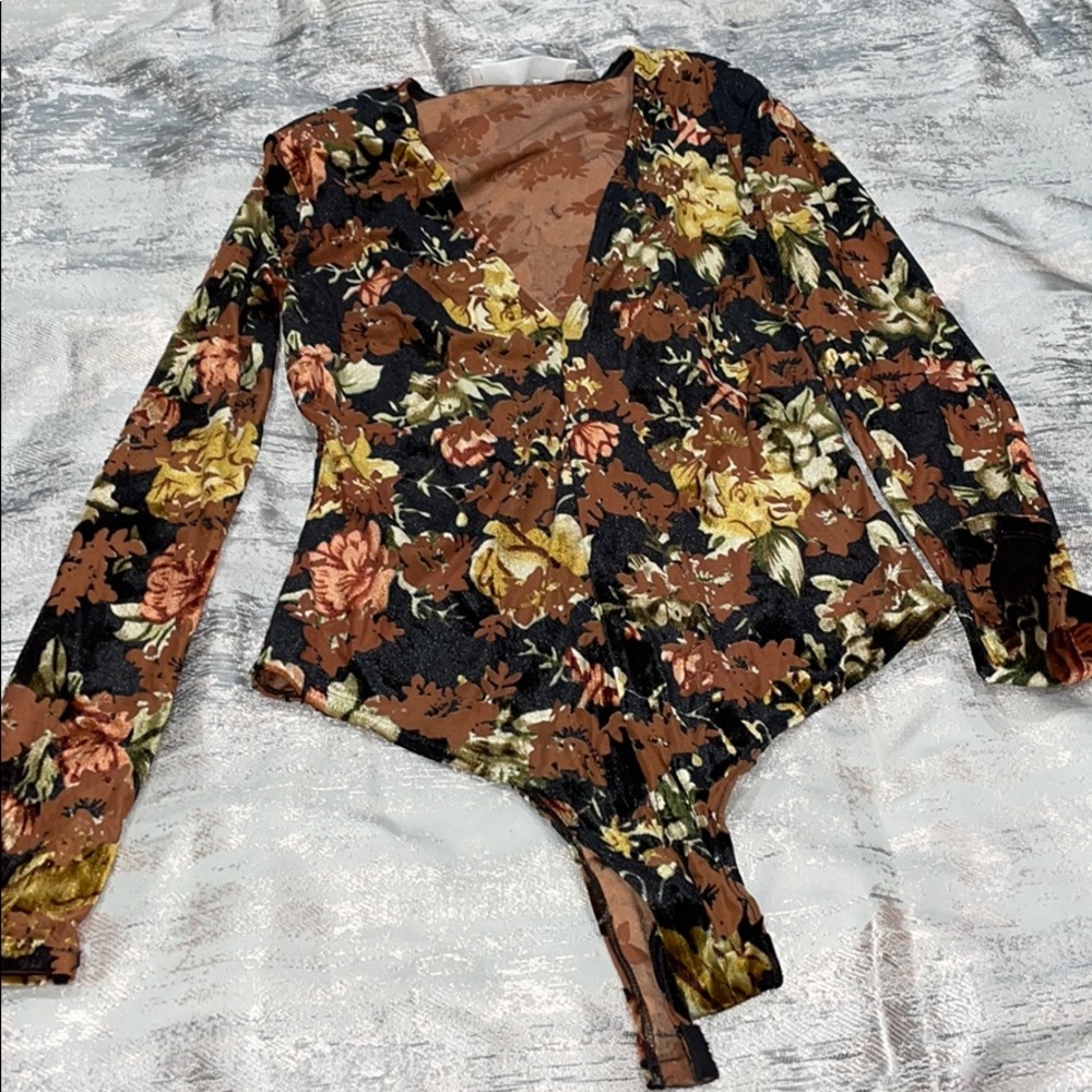 V neck floral bodysuit